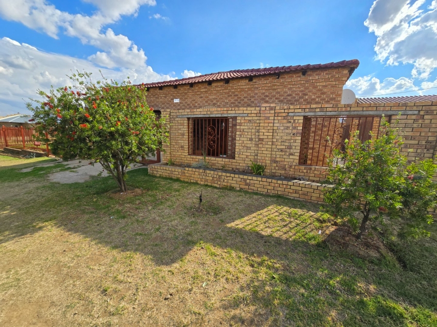 3 Bedroom Property for Sale in Bohlokong Free State